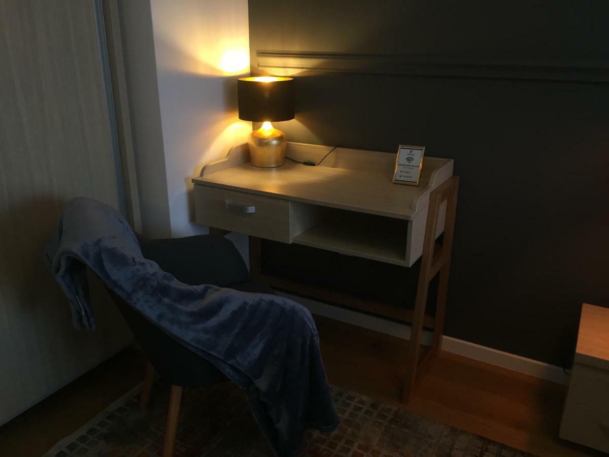 Flori De Iulie Apartamente บราชอฟ ภายนอก รูปภาพ