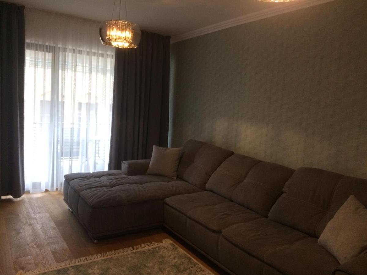 Flori De Iulie Apartamente บราชอฟ ภายนอก รูปภาพ